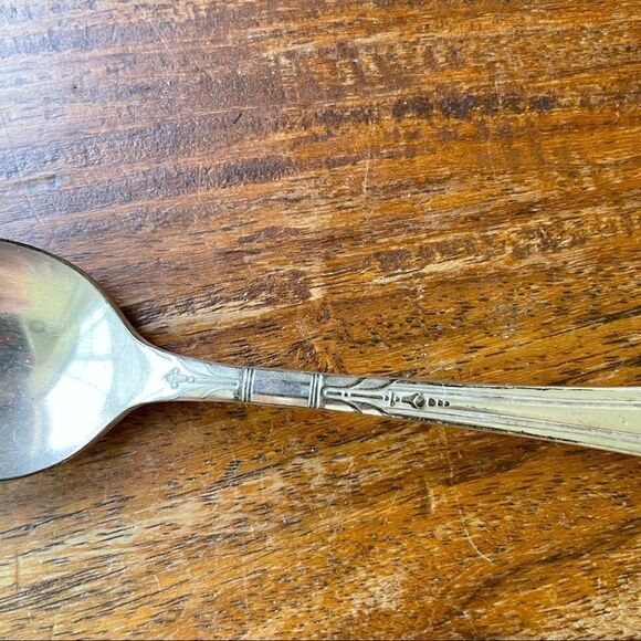 Vintage Oneida Tudor Plate 1937 June Nursery Teaspoon - Picture 3 of 10